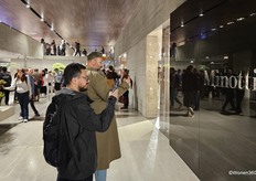 Zelfs het logo Minotti trekt de aandacht.